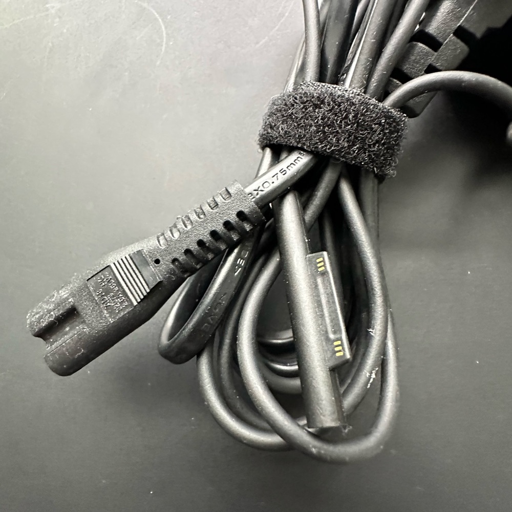 Surface Pro replacement AC Adapter - Picture 4 of 5